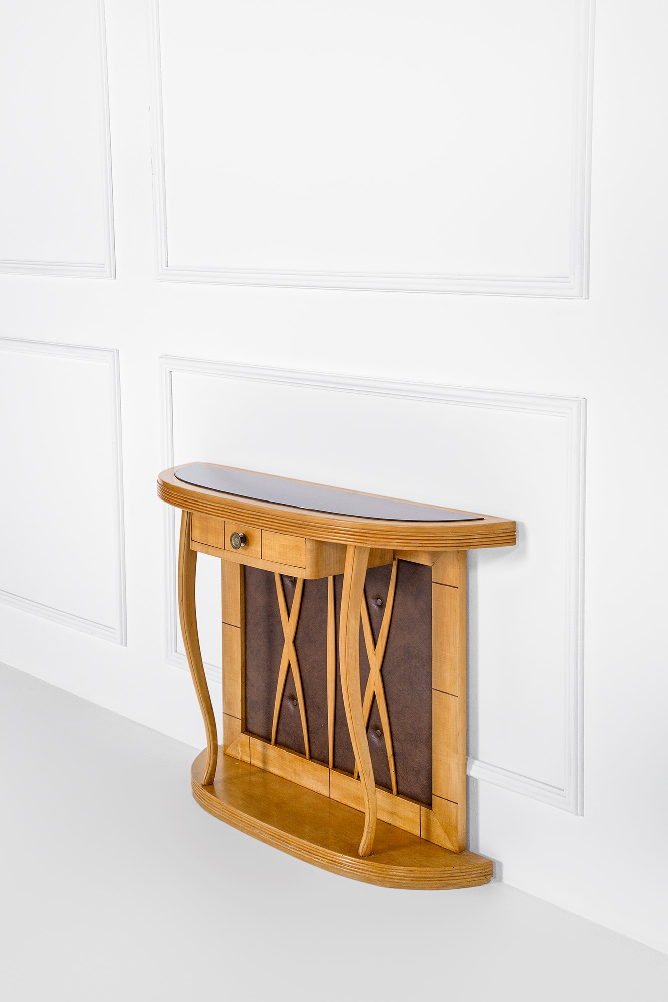 Console con cassetto, legno sagomato e impiallacciato, vetro colorato, ottone, similpelle (circa ...