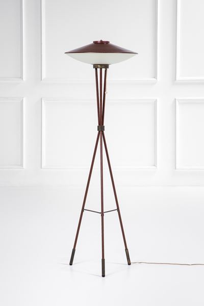 Lampada da terra in metallo verniciato, ottone e vetro opalino curvato