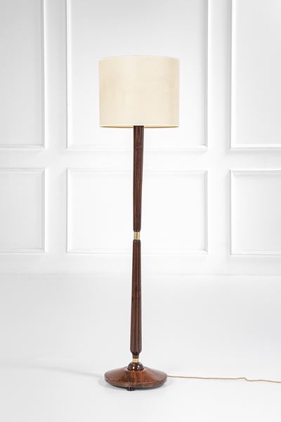 Lampada da terra, legno impiallacciato e sagomato, ottone e tessuto, circa 1940