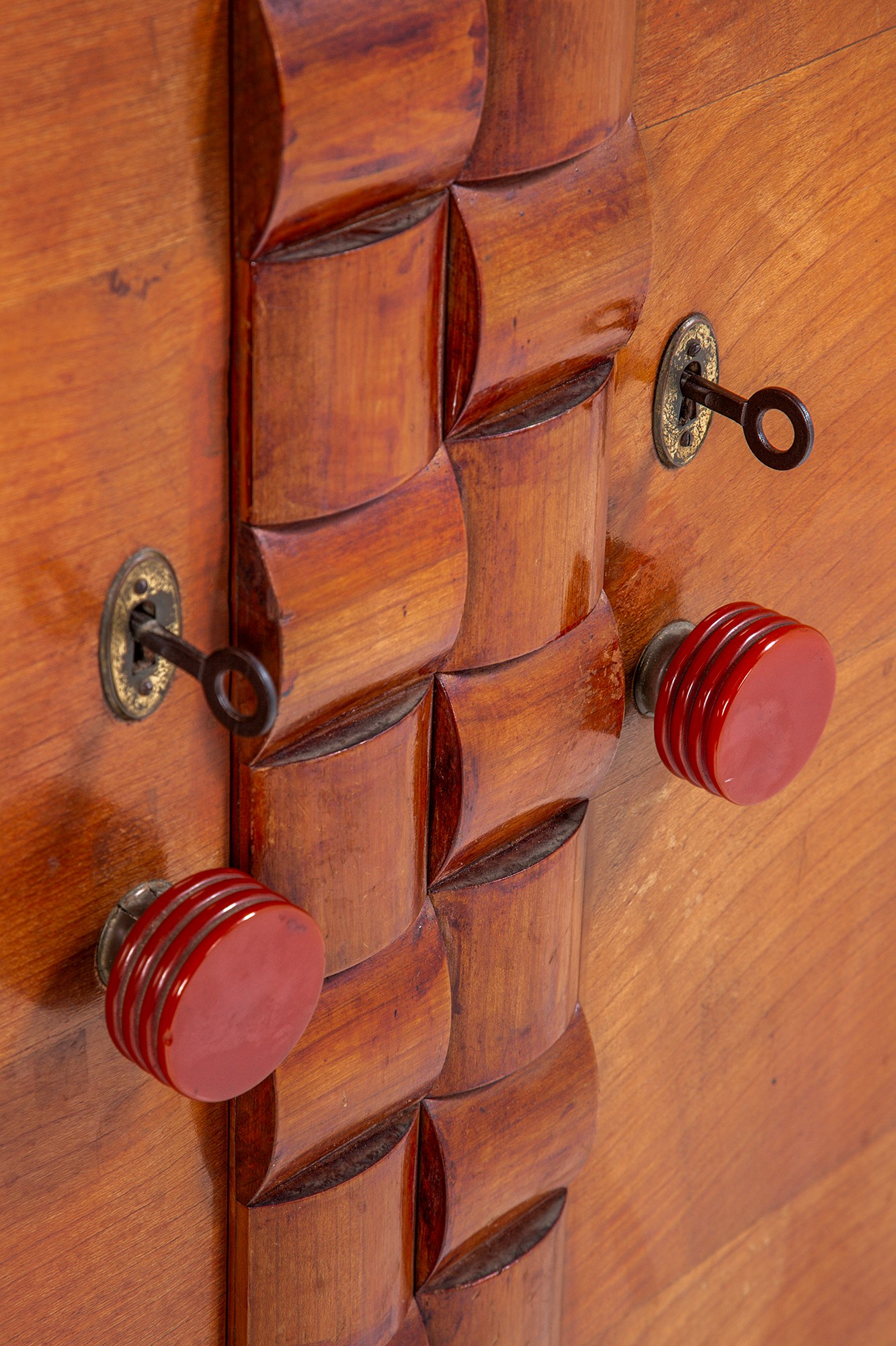 Cabinet, legno impiallacciato e legno massello sagomato (circa 1950)
