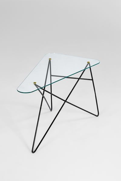 Tavolino, struttura tubolare metallica verniciata, ottone e vetro trasparente molato (ca. 1950)