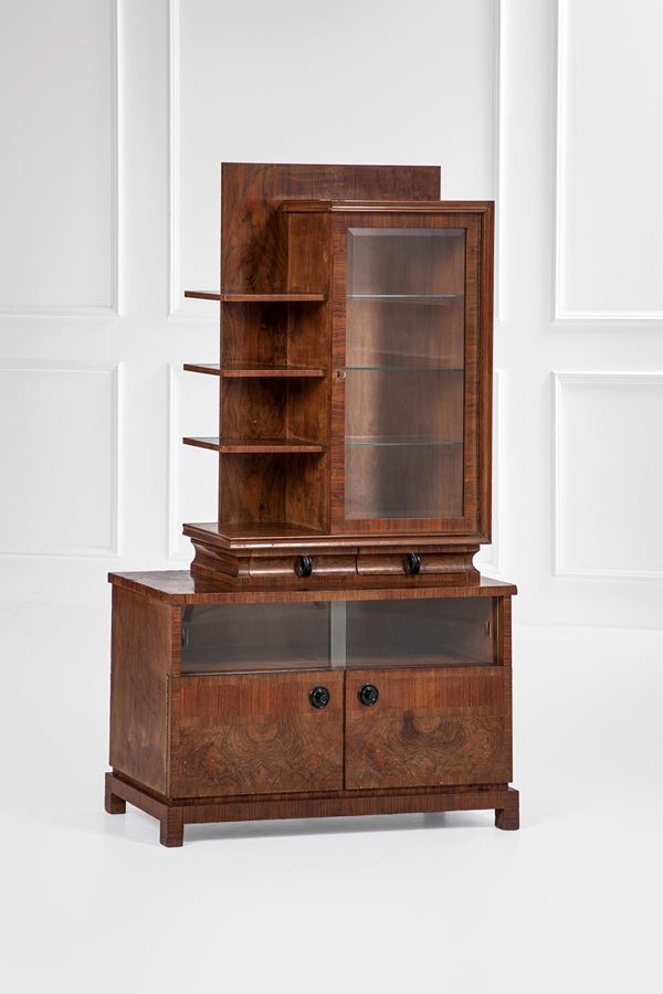 Cabinet con soprastante étagère e vetrina