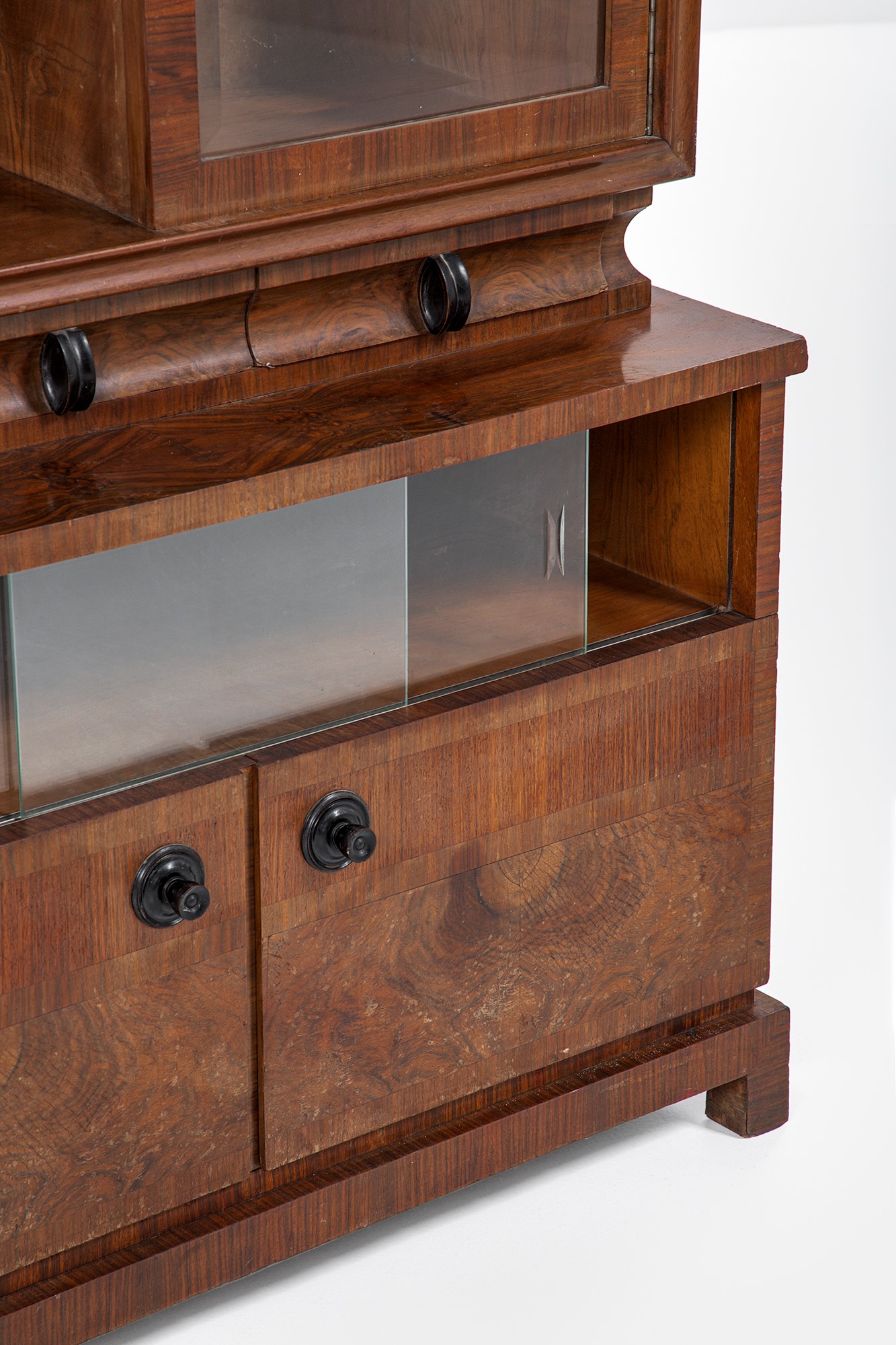 Cabinet con soprastante étagère e vetrina, 1930 ca.