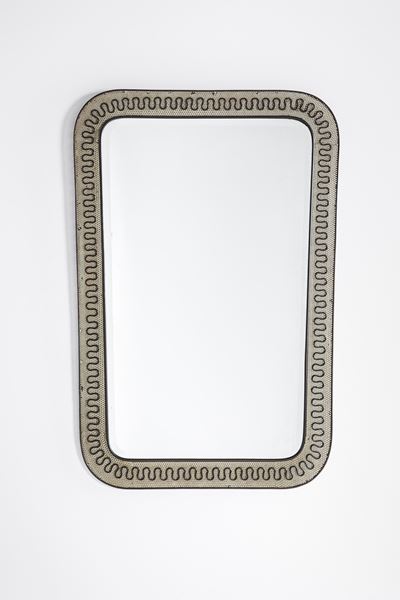 Specchio da parete in metallo verniciato, ottone e vetro specchiato molato (ca. 1950)