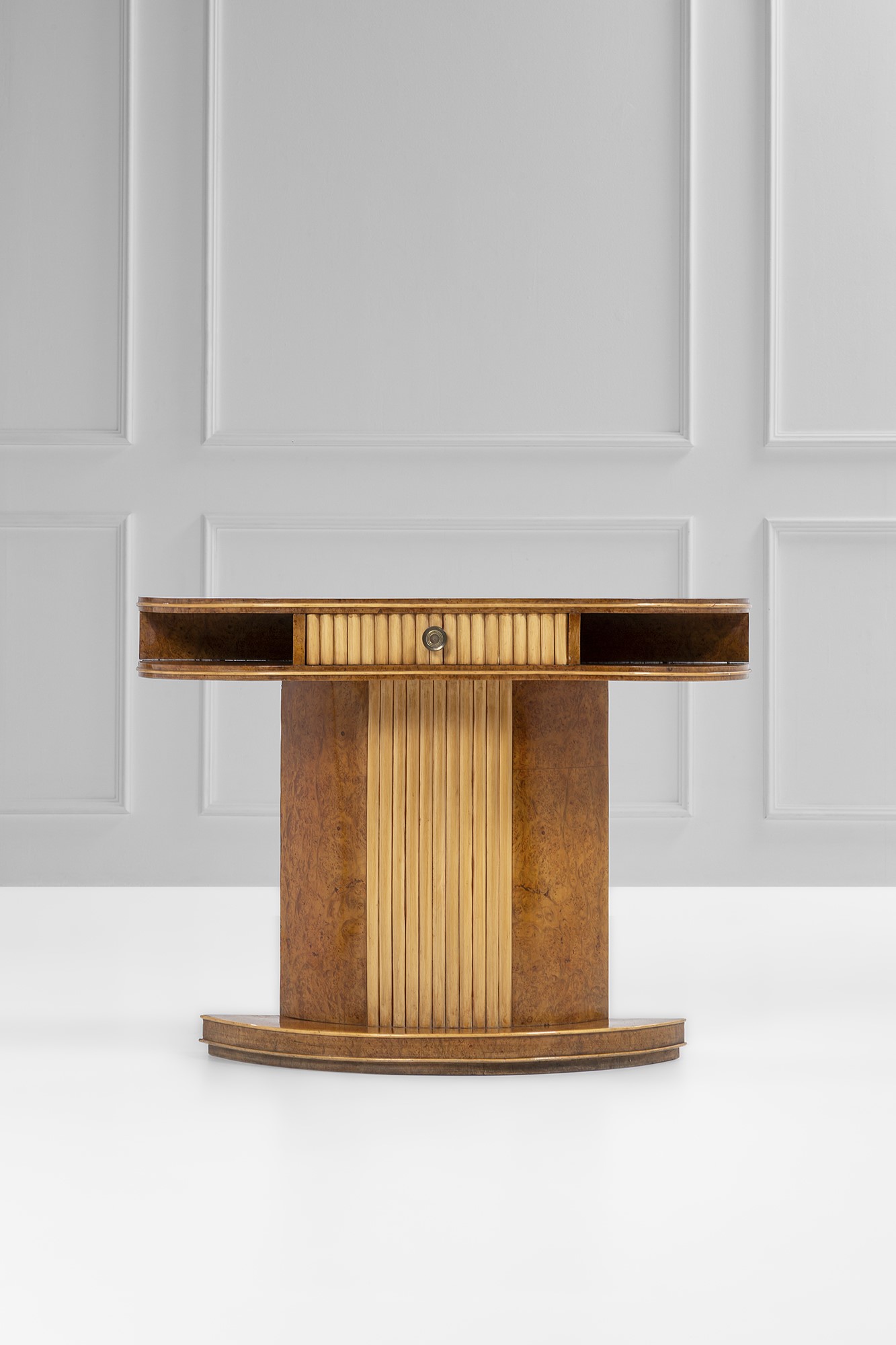 Console a mezzaluna con cassetto, legno massello e impiallacciature in radica, ottone, circa 1940