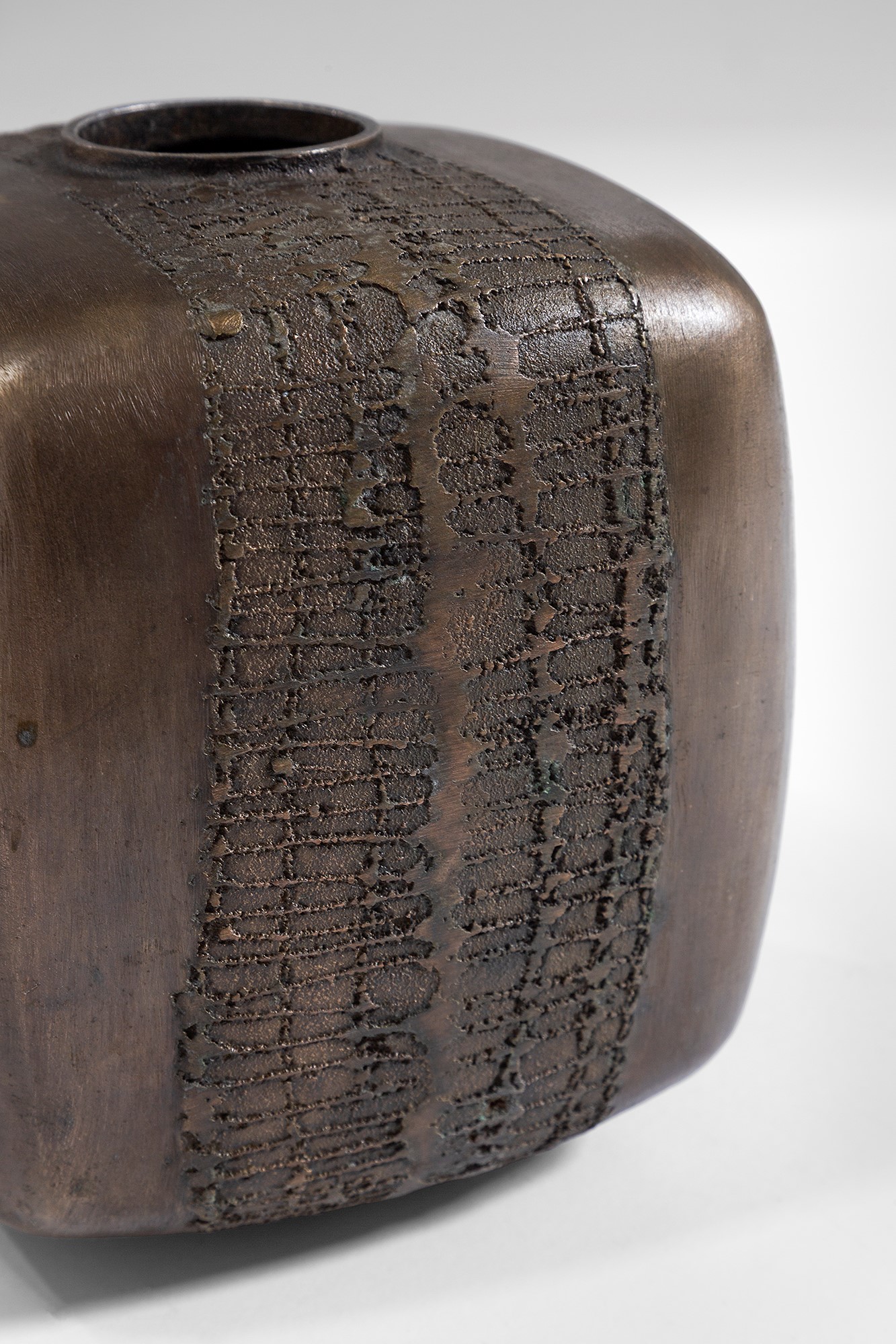 Lorenzo Burchiellaro - Vaso in fusione di bronzo