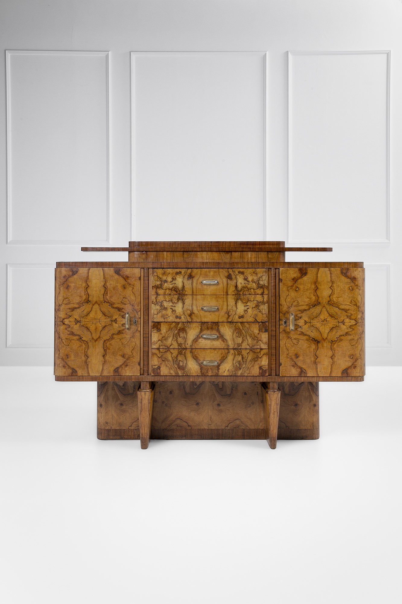 Credenza con alzatina, legno impiallacciato in radica e ottone, ca. 1930