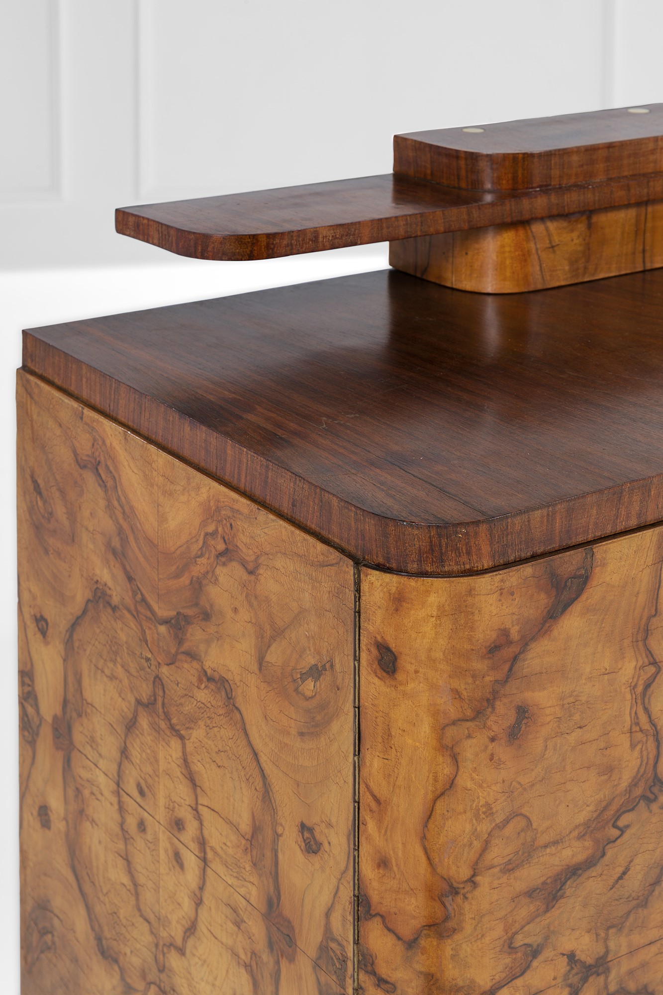 Credenza con alzatina, legno impiallacciato in radica e ottone, ca. 1930