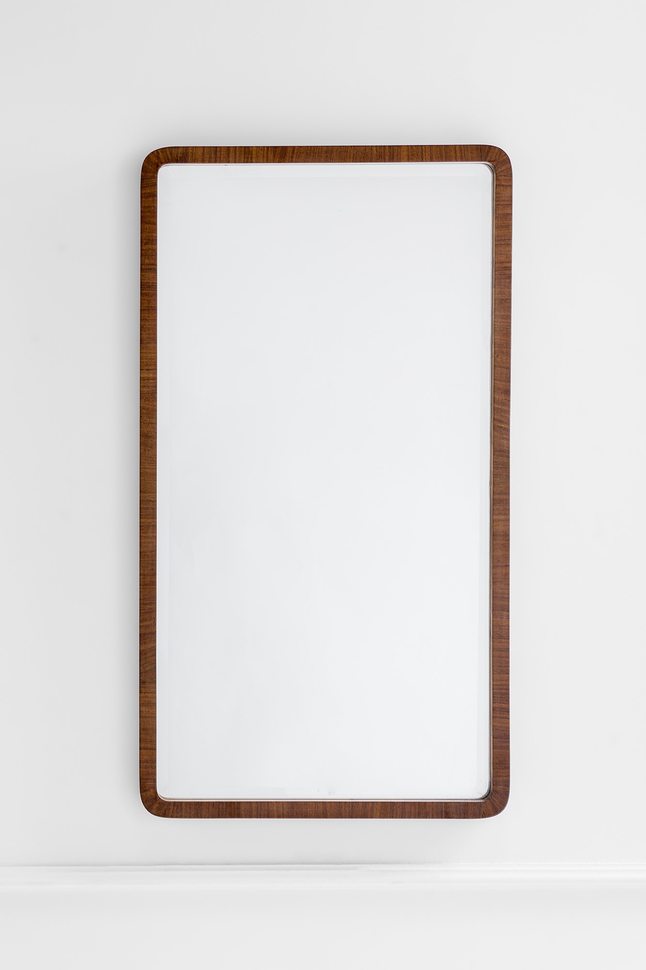 Specchio da parete, legno impiallacciato in radica e ottone, vetro specchiato con molatura (circa...