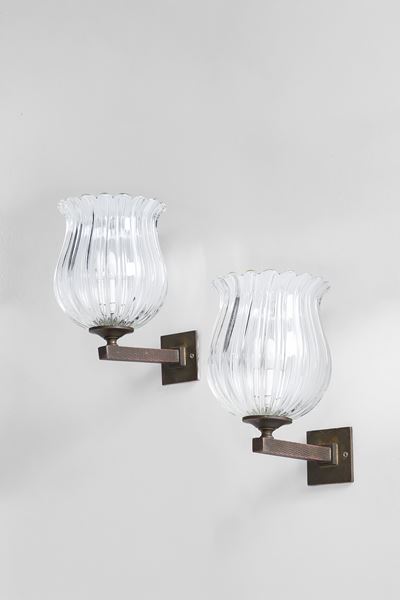 Due lampade da parete, metallo rame e vetro di Murano trasparente costolato (ca. 1950)