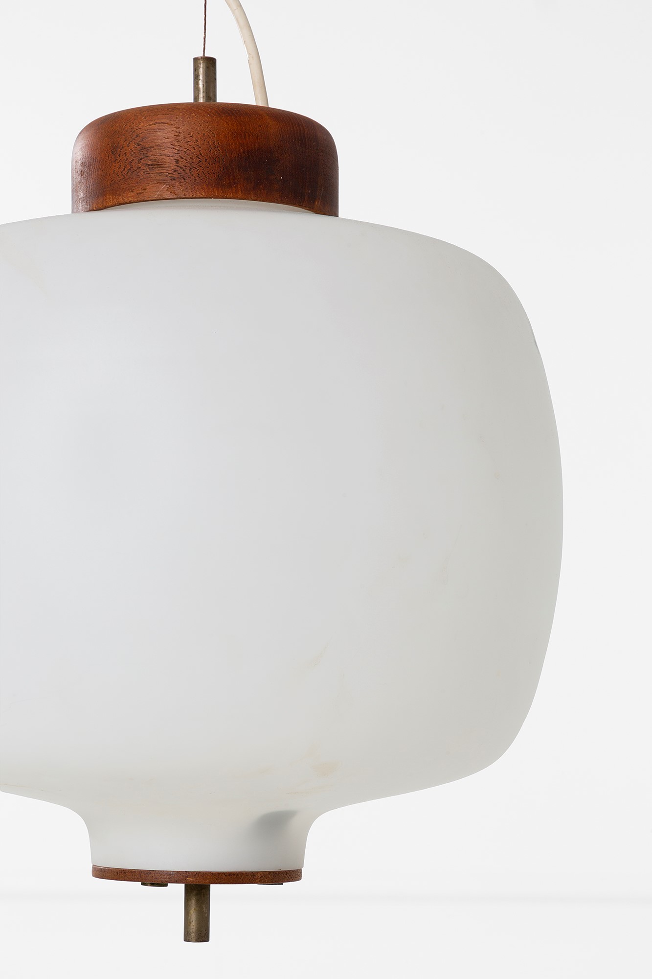 Stilnovo (attr.) - Lampada a sospensione con diffusore in vetro opalino satinato