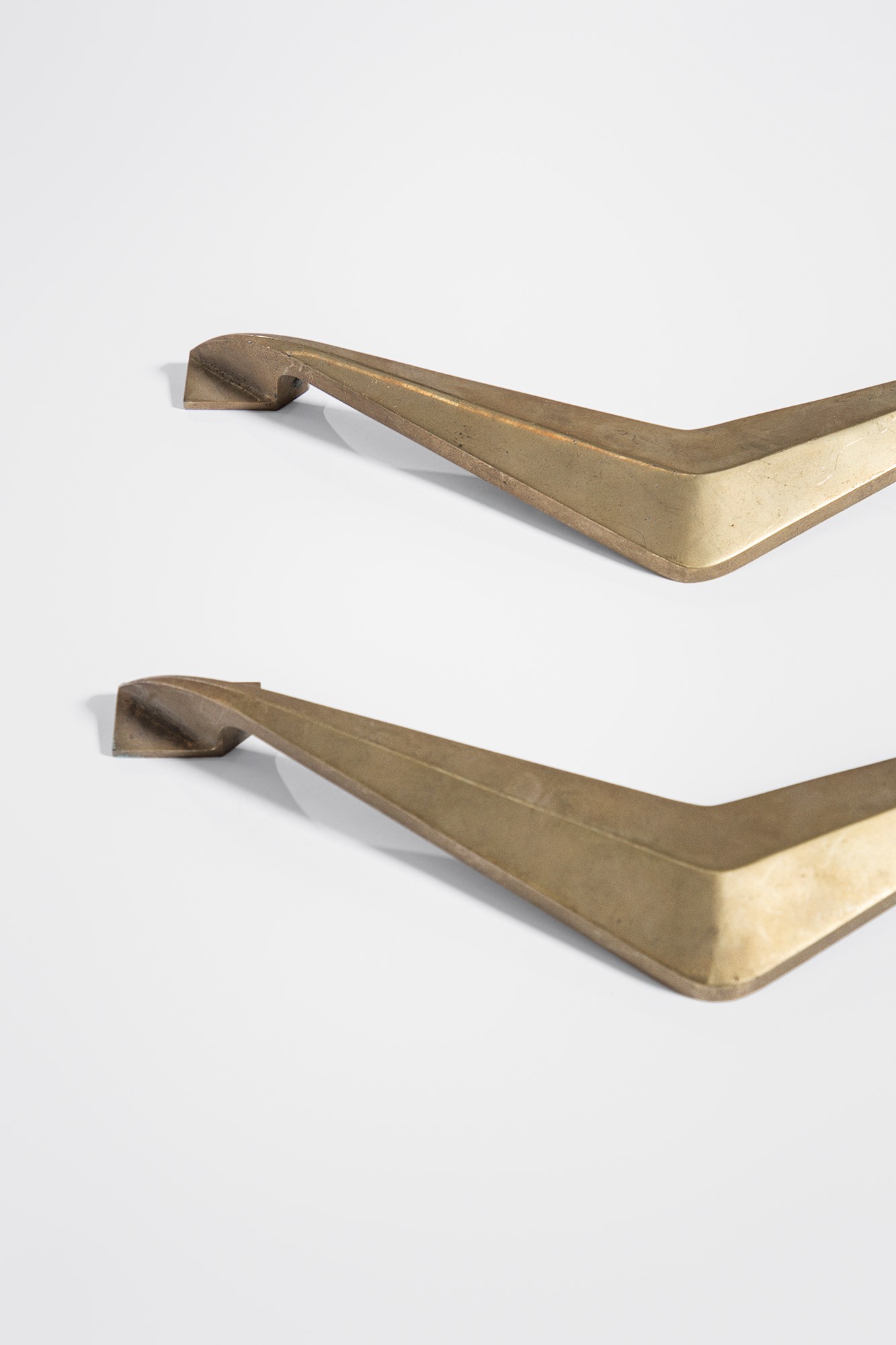 Coppia di grandi maniglie, fusione di ottone, circa 1940