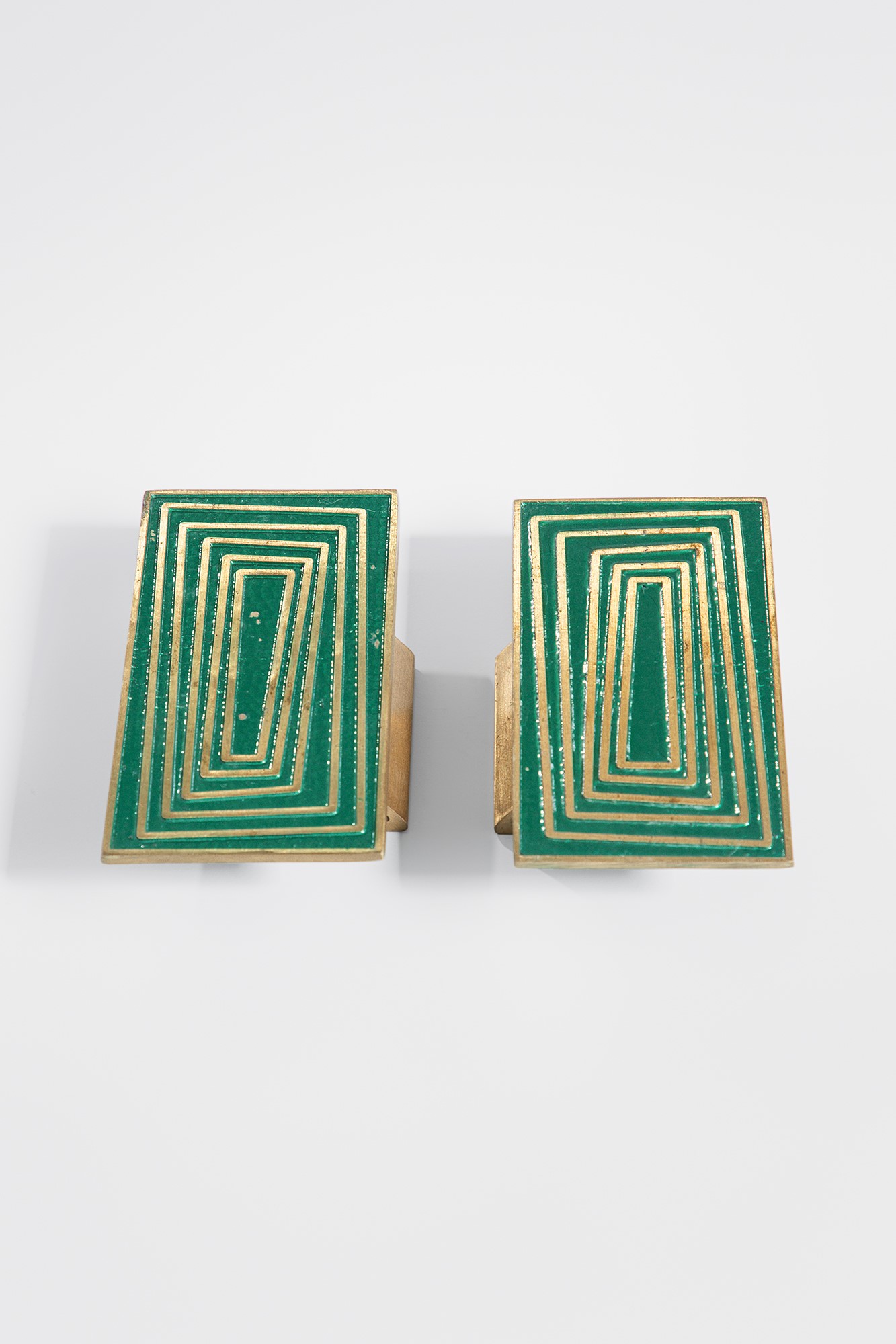 Due maniglie, ottone dorato e smalto a fuoco (ca. 1950)