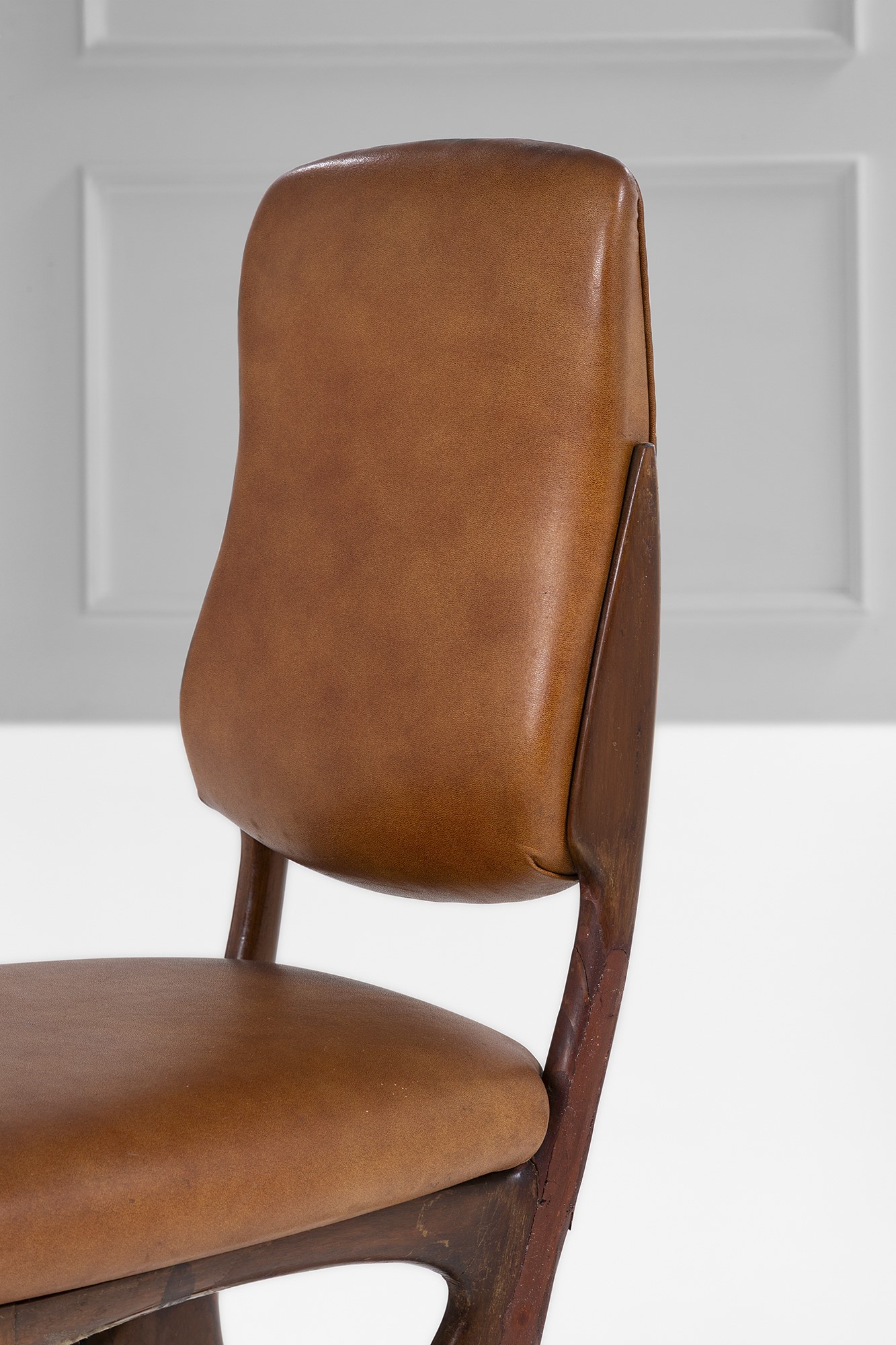 Pierluigi Giordani (attr.) - Sedia in legno tinto sagomato con rivestimento in pelle (c. 1950)