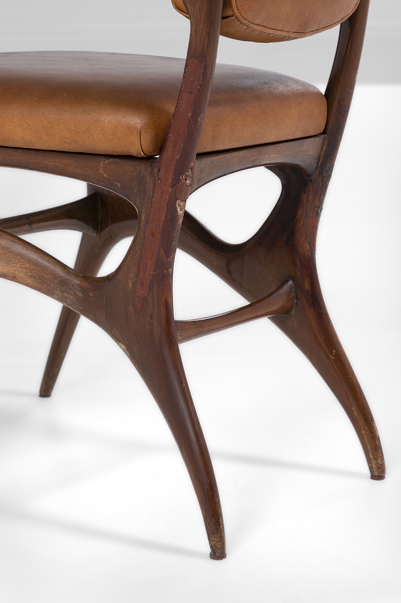 Pierluigi Giordani (attr.) - Sedia in legno tinto sagomato con rivestimento in pelle (c. 1950)