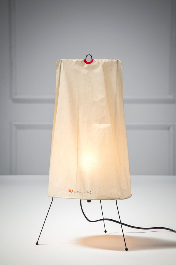 Isamu Noguchi - Lampada da tavolo mod.1P della serie Akari
