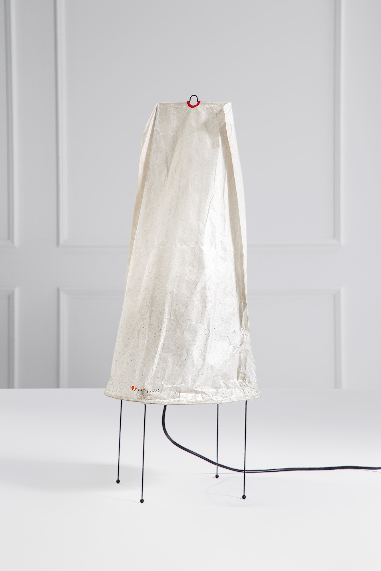 Isamu Noguchi - Lampada da tavolo mod. 2P della serie Akari