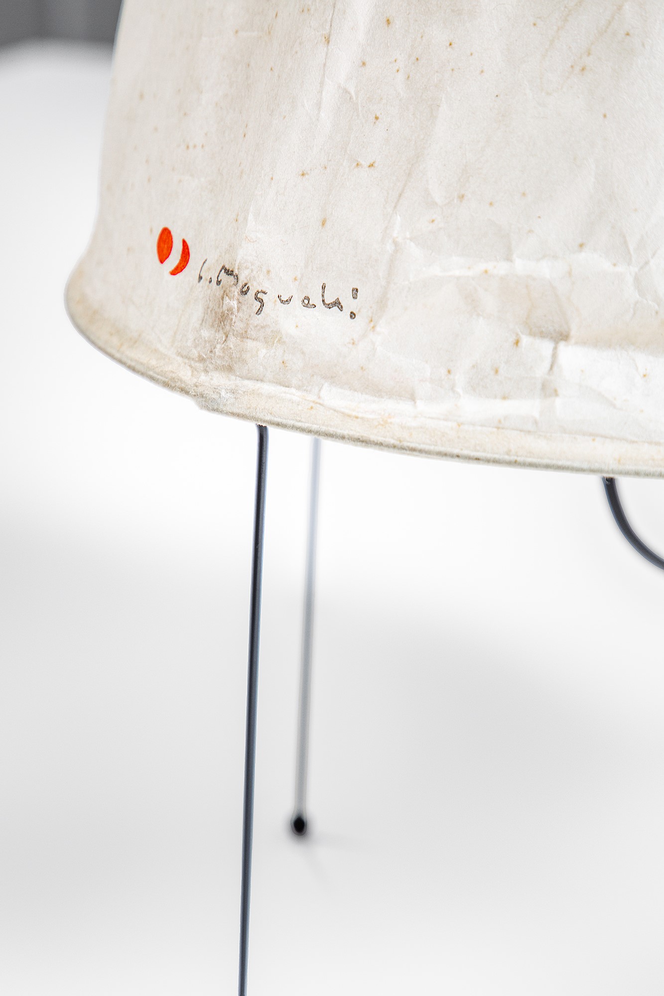 Isamu Noguchi - Lampada da tavolo mod. 2P della serie Akari