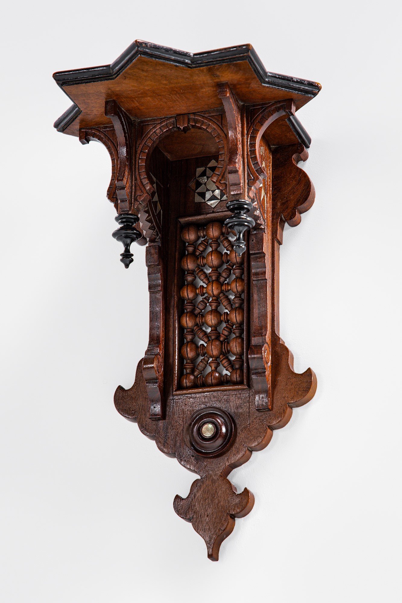 Giuseppe Parvis (attr.) - Mensola in legno intarsiato e ebanizzato