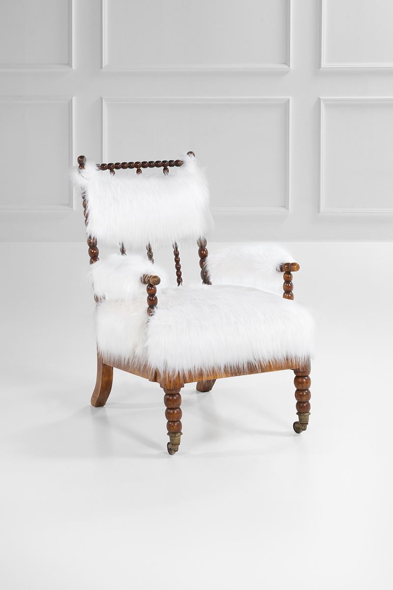 William Morris (attr.) - Poltrona in stile Art Nouveau, legno scolpito e ottone, primi anni del X...