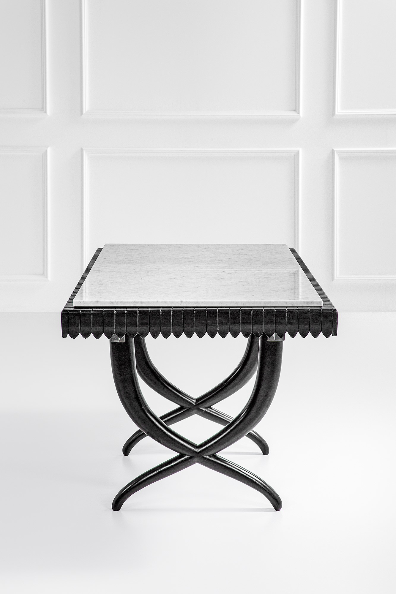 Grande tavolo rettangolare, legno laccato e marmo (c. 1940)