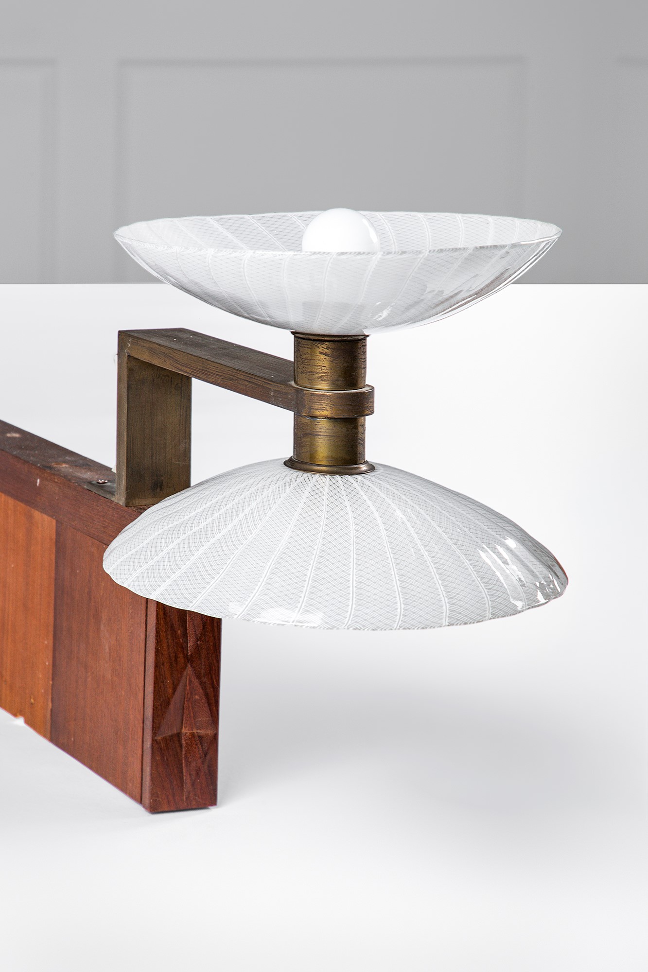 Nicola Mosso e Leonardo Mosso - Tre lampade da parete in legno, ottone e vetro soffiato Venini (M...