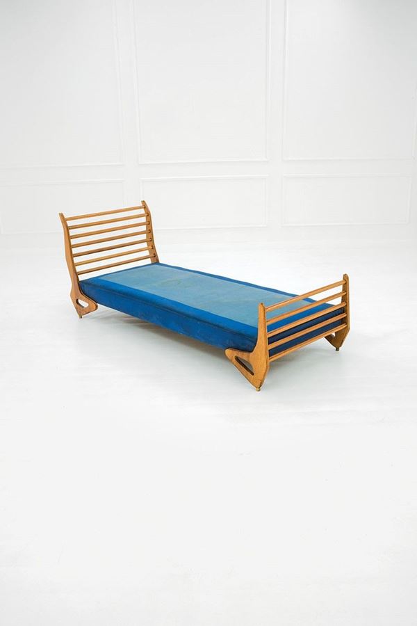 Scuola di Torino : Letto a giorno
Noce massello   - Auction Design - Incanto Casa d'Aste e Galleria