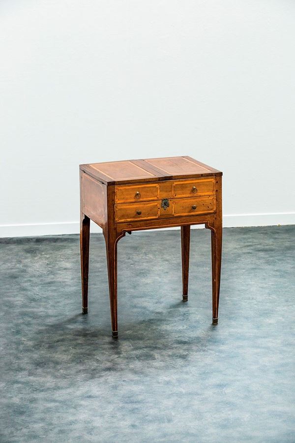 Tavolino toeletta in noce, fro  - Auction Antiquariato - Incanto Casa d'Aste e Galleria