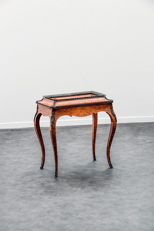 Tavolino fioriera in legno las  - Auction Antiquariato - Incanto Casa d'Aste e Galleria