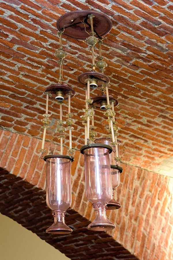 Lampadario in vetro rosa a tre