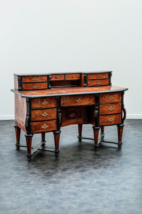 Mazzarina in noce e radica di   - Auction Antiquariato - Incanto Casa d'Aste e Galleria