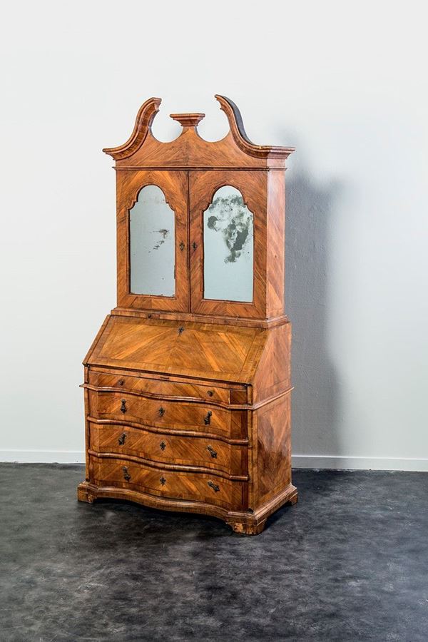 Doppio corpo lastronato in noc  - Asta Antiquariato - Incanto Casa d'Aste e Galleria