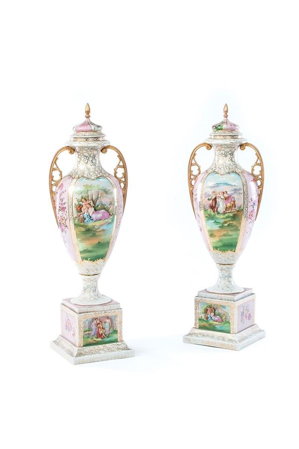 Coppia di vasi in porcellana d  - Asta Antiquariato - Incanto Casa d'Aste e Galleria