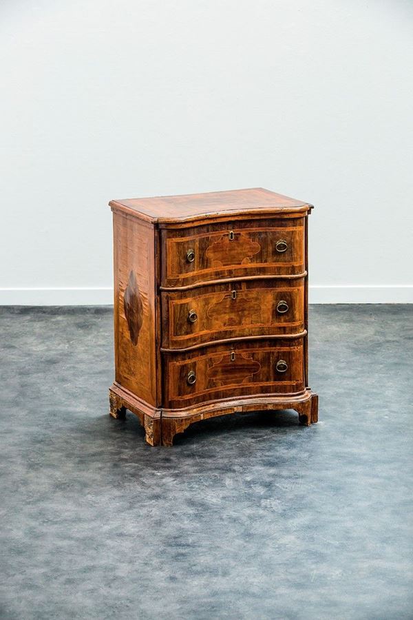 Mobiletto lastronato in noce,   - Auction Antiquariato - Incanto Casa d'Aste e Galleria