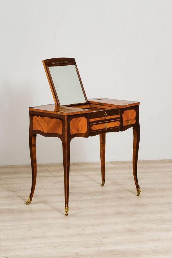 Toeletta da centro impiallacci  - Asta Antiquariato - Incanto Casa d'Aste e Galleria