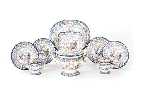 Servizio di piatti in maiolica