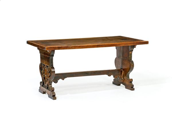 Tavolo in noce con gambe ad as  - Asta Antiquariato - Incanto Casa d'Aste e Galleria