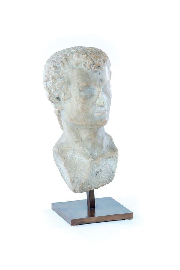 Busto di uomo in marmo bianco,